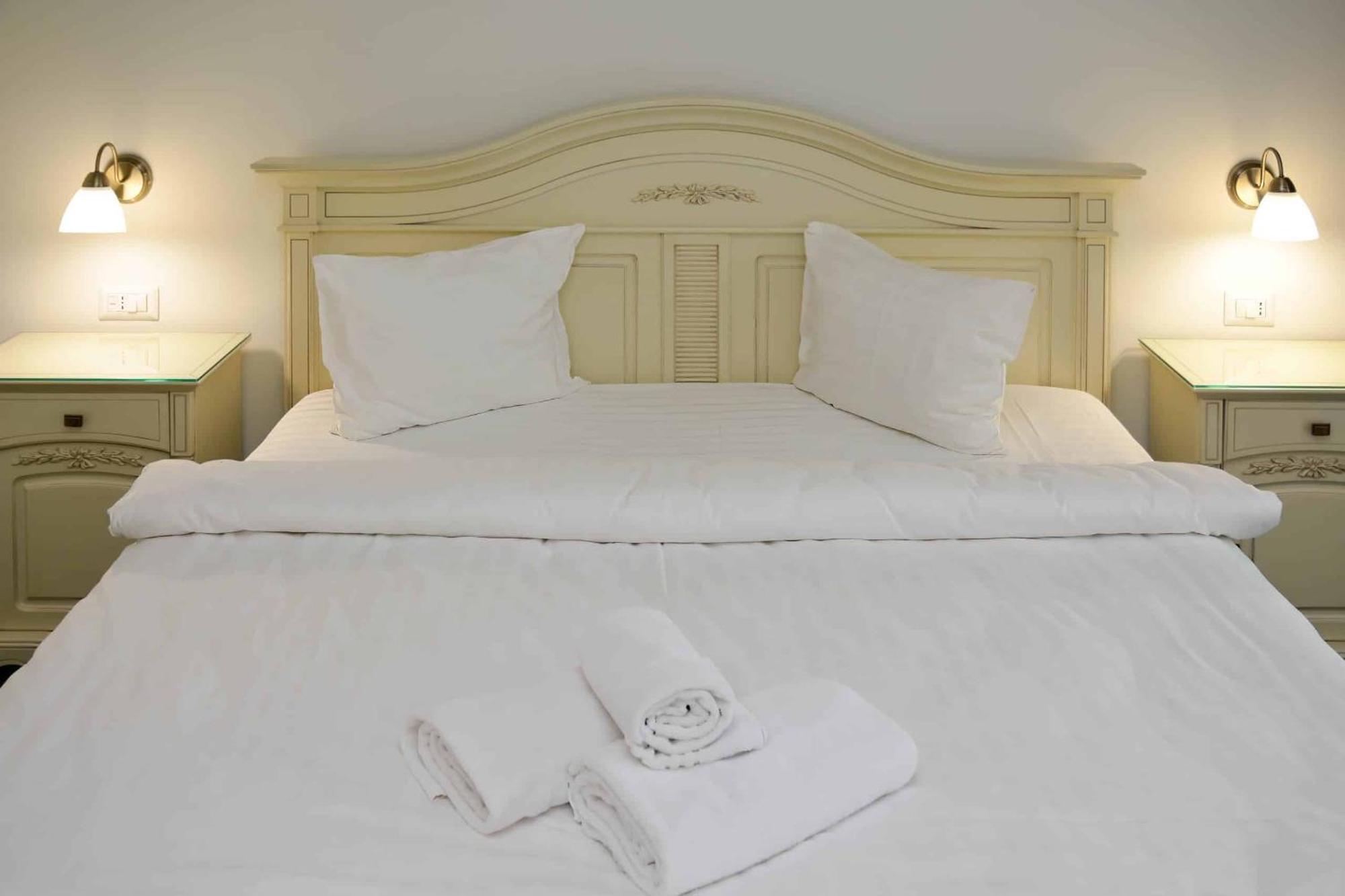 Green Park Boutique Hotel Фокшаны Экстерьер фото