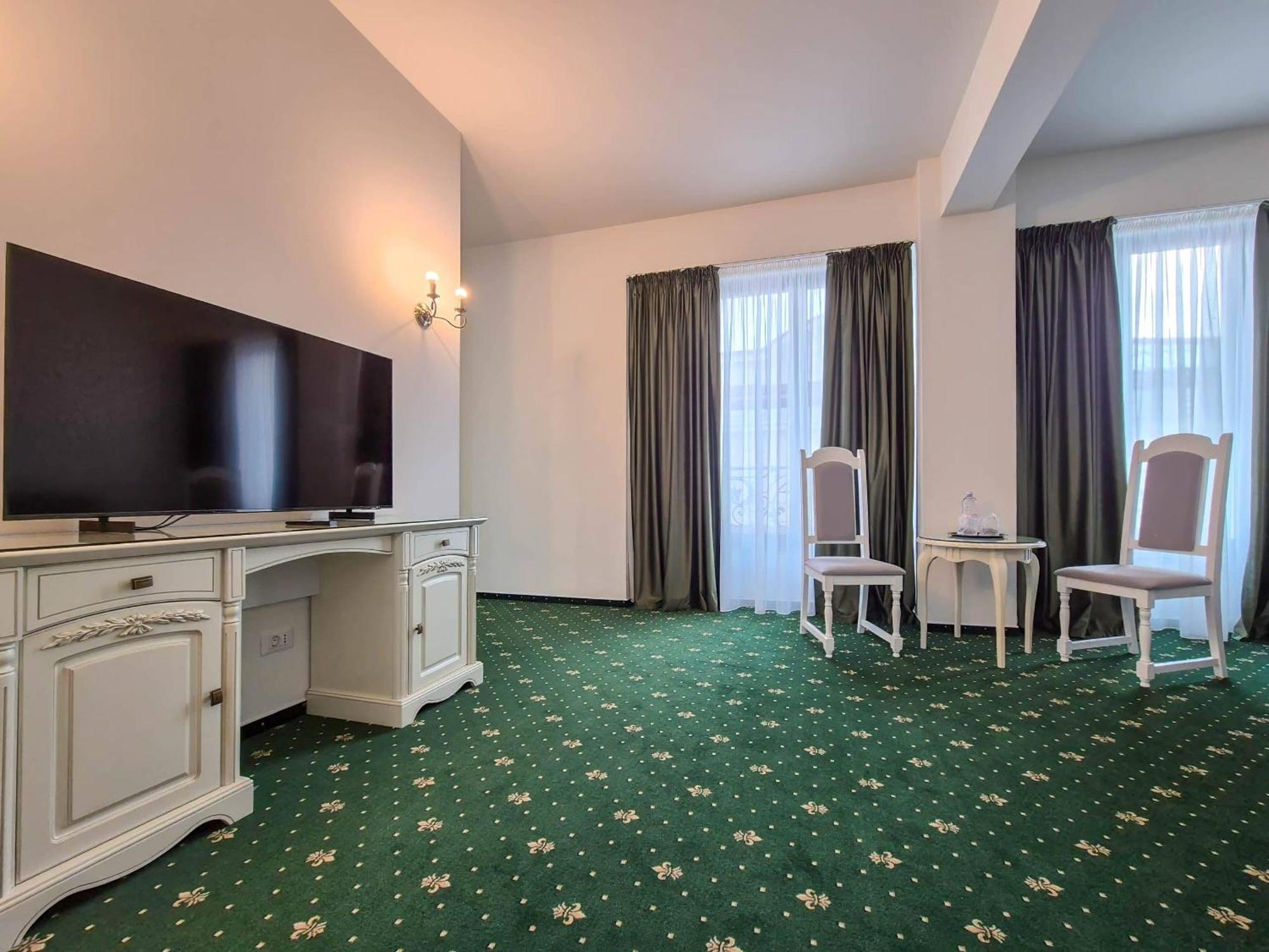 Green Park Boutique Hotel Фокшаны Экстерьер фото
