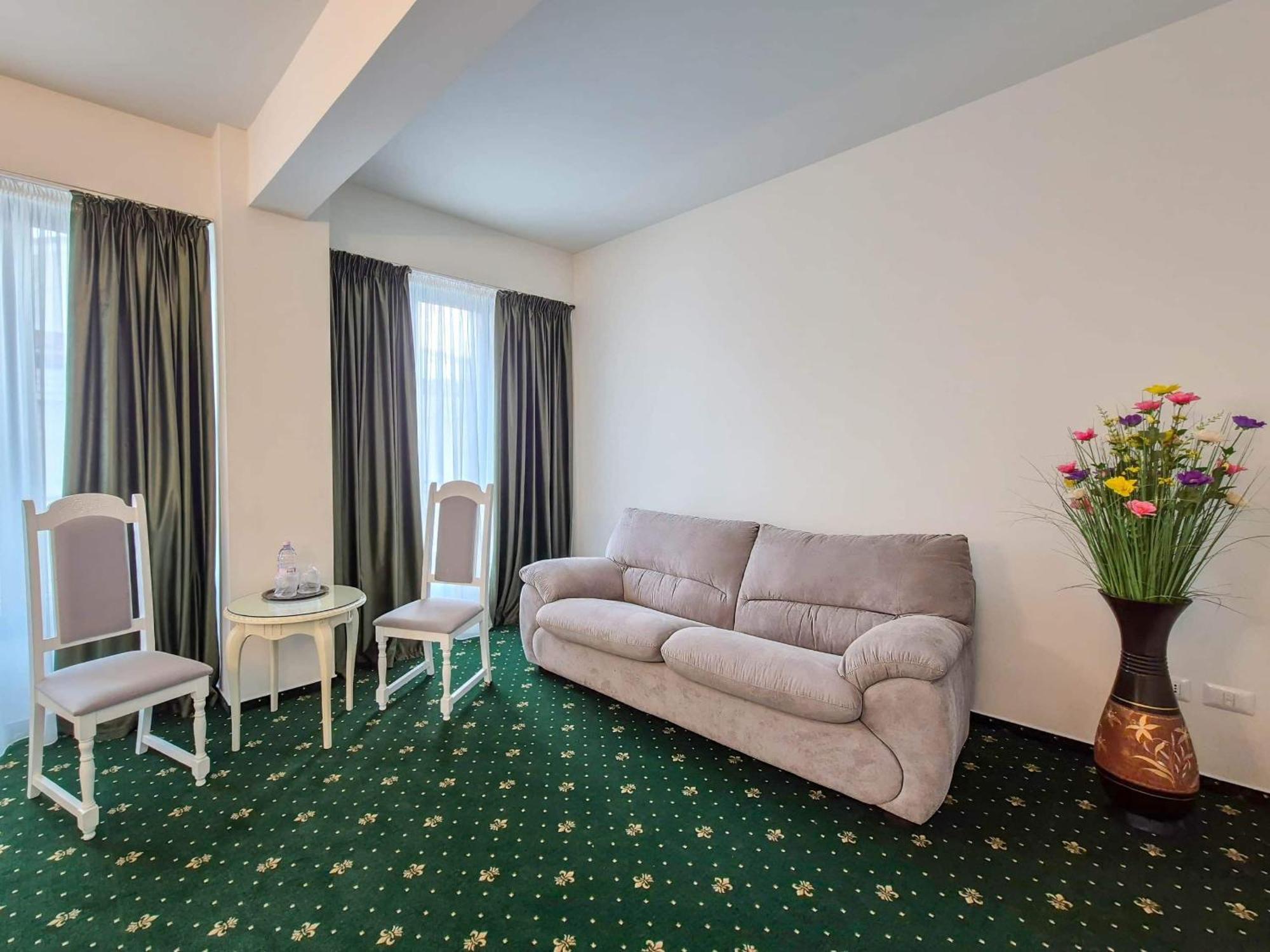 Green Park Boutique Hotel Фокшаны Экстерьер фото