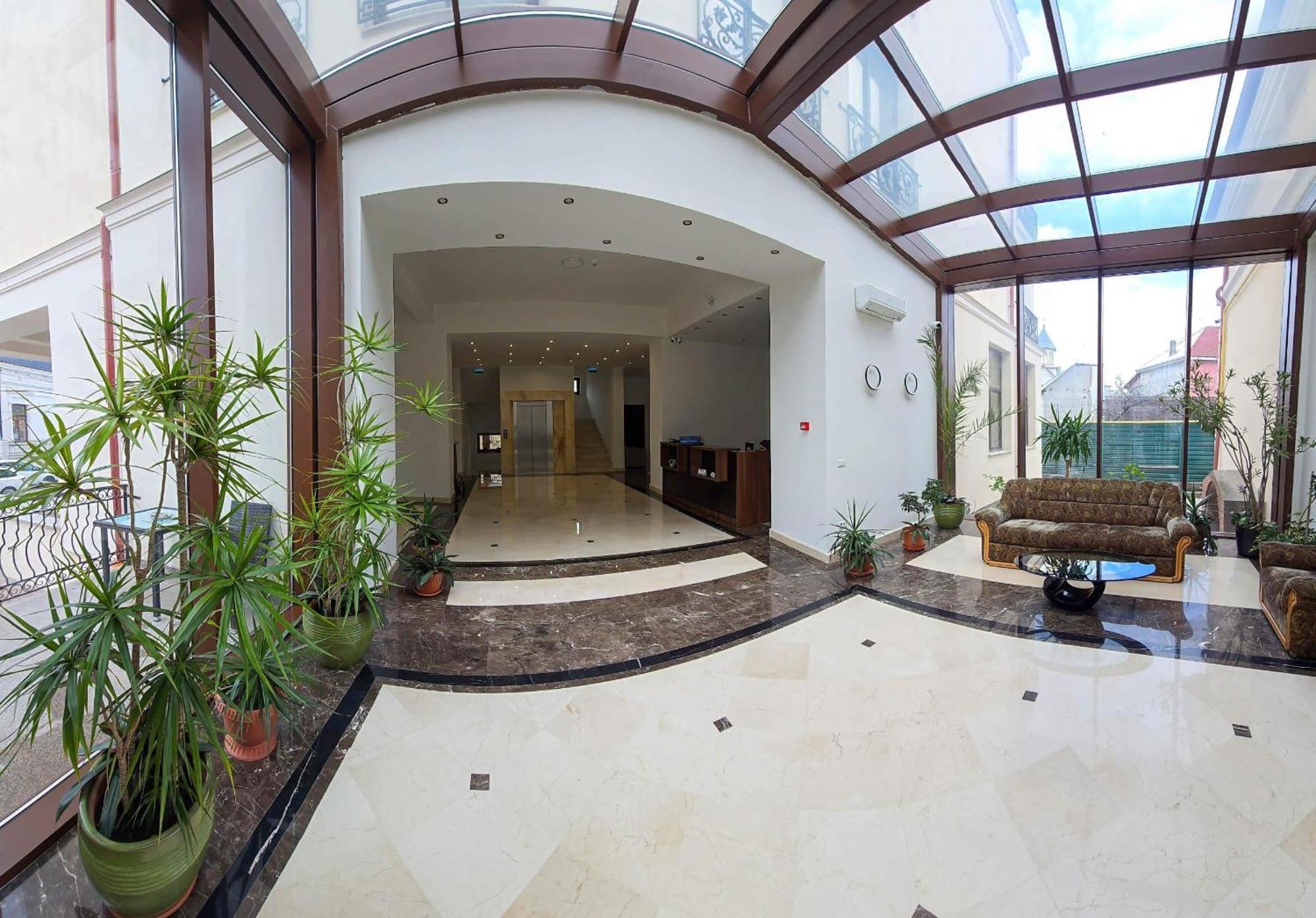 Green Park Boutique Hotel Фокшаны Экстерьер фото