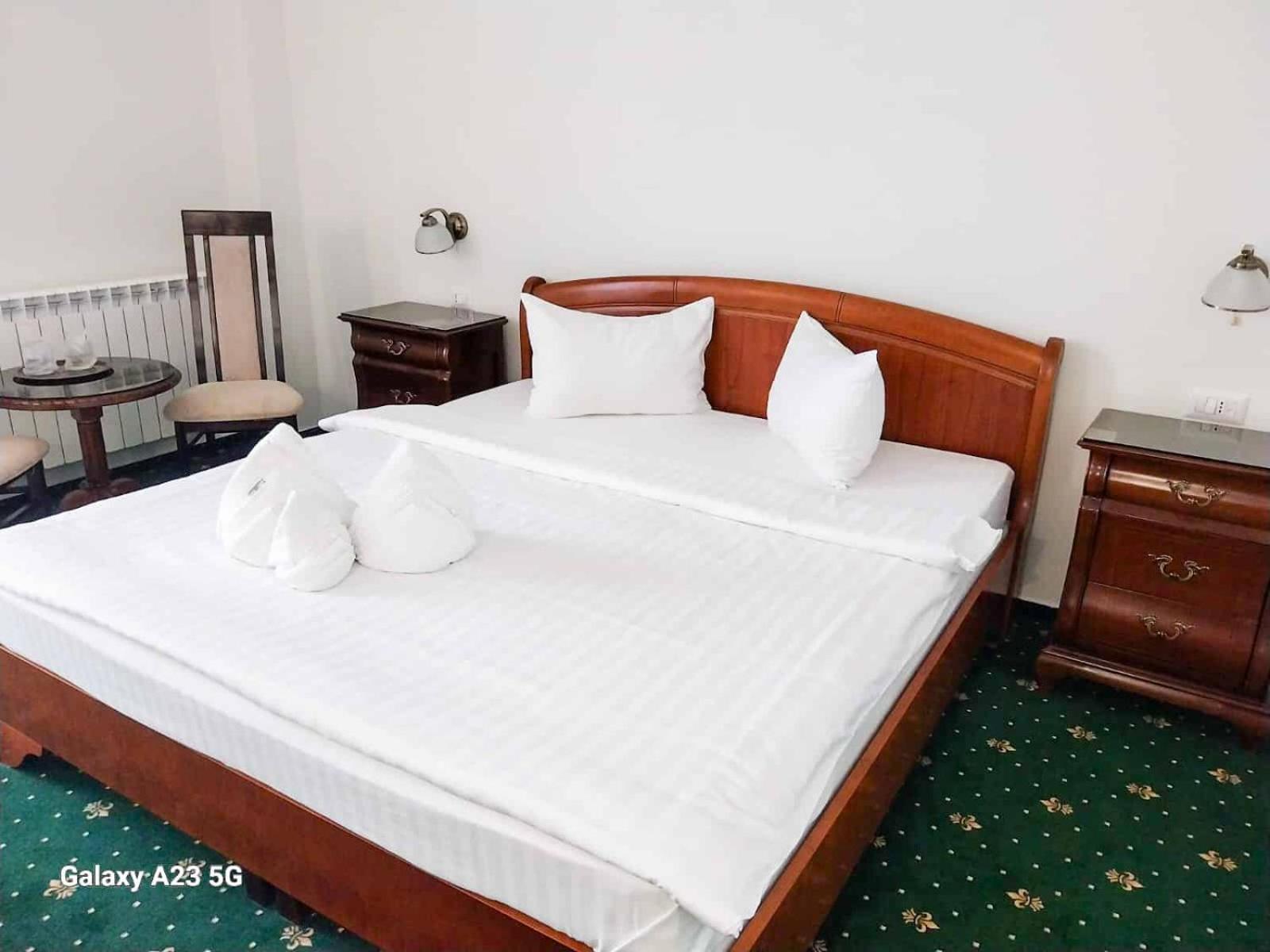 Green Park Boutique Hotel Фокшаны Экстерьер фото