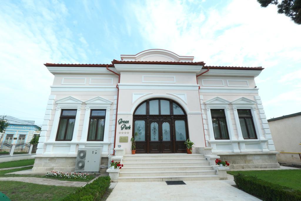 Green Park Boutique Hotel Фокшаны Экстерьер фото